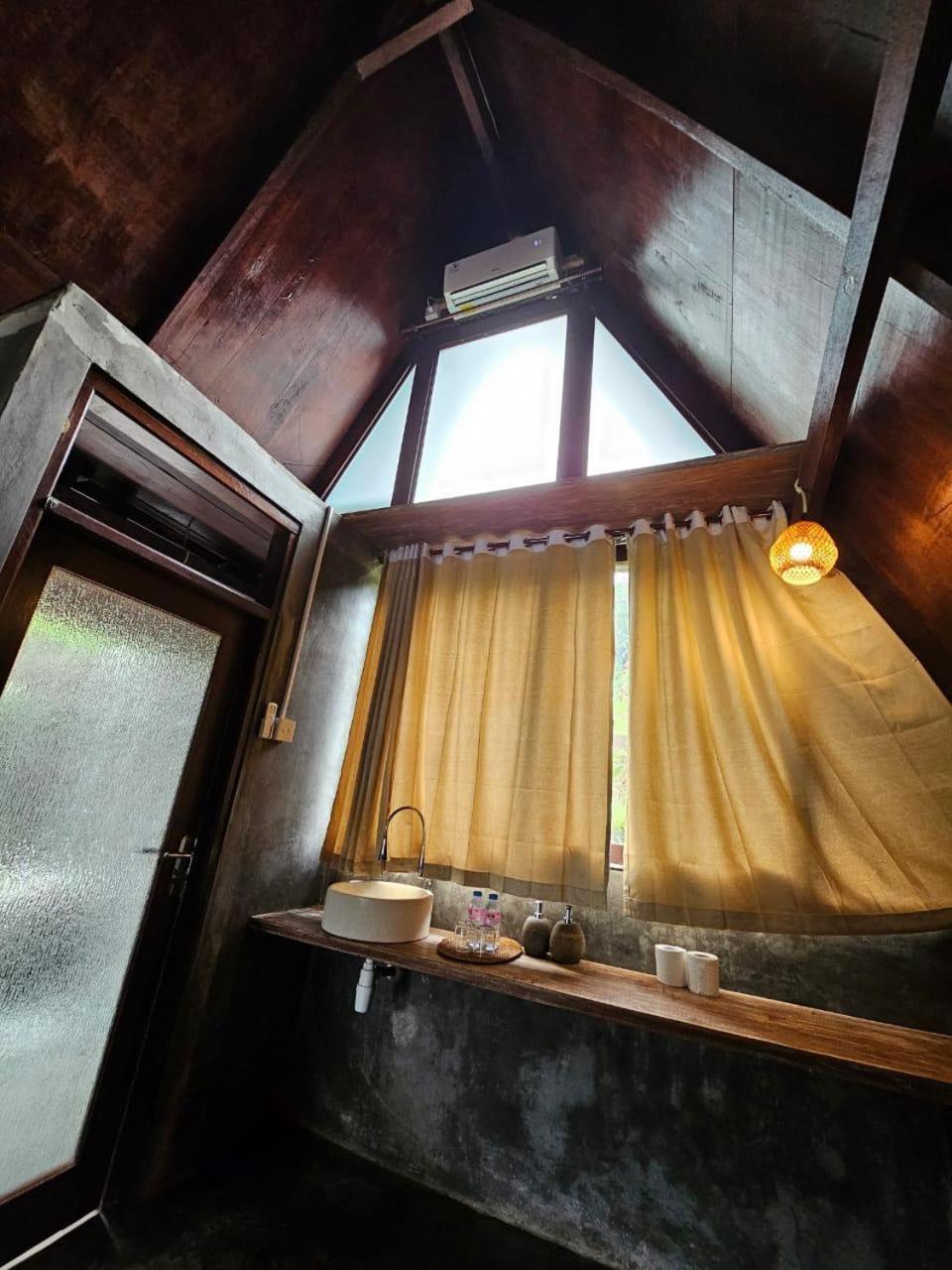 Umauthu Bali Villa Selemadeg Exteriör bild